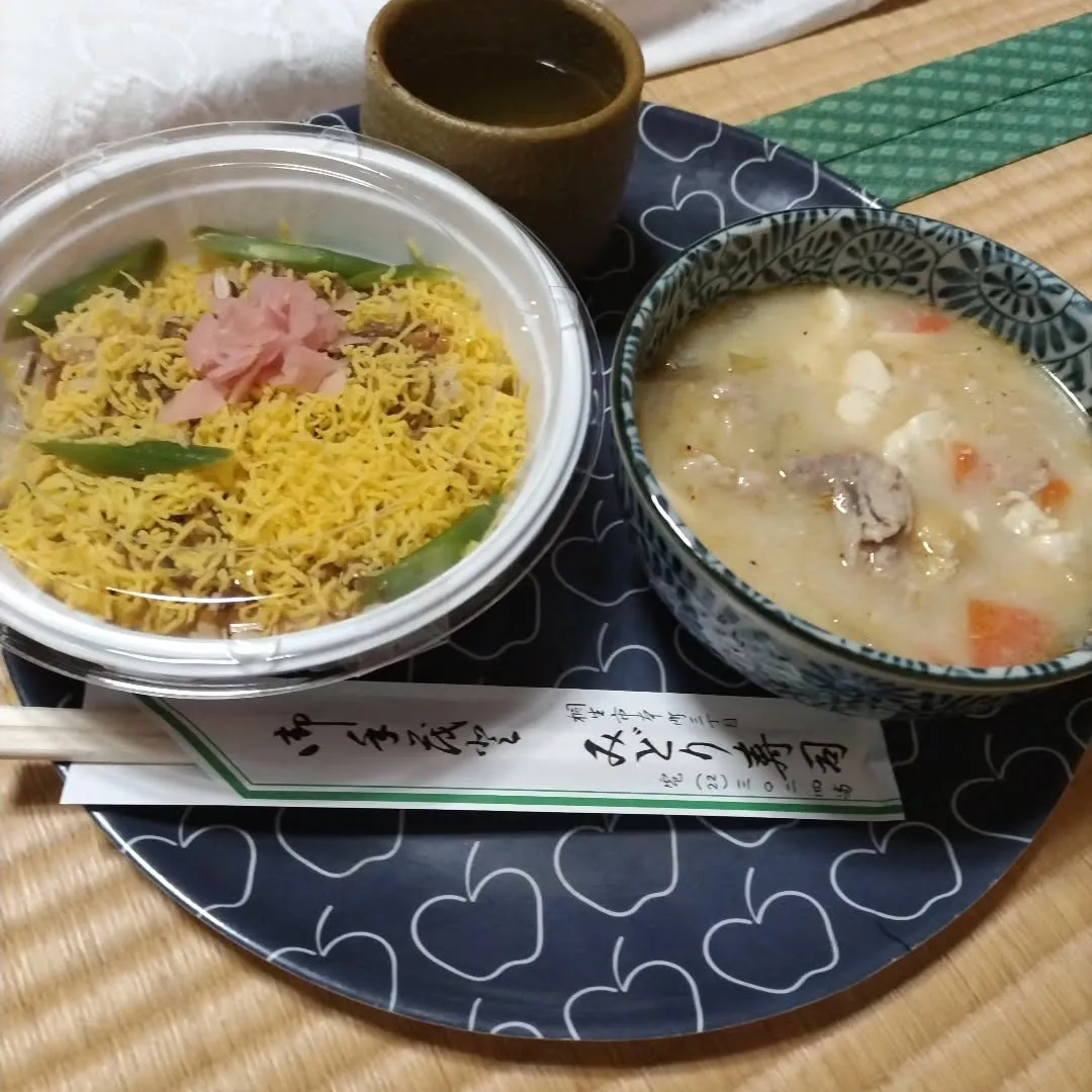 本日の早目の夕ご飯😋